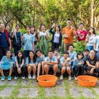 鍾嘉怡同學獲108學年度臺獎畢(結)業生傑出表現獎 協助帶領國內外師生進行師大濕地或自然體驗活動
