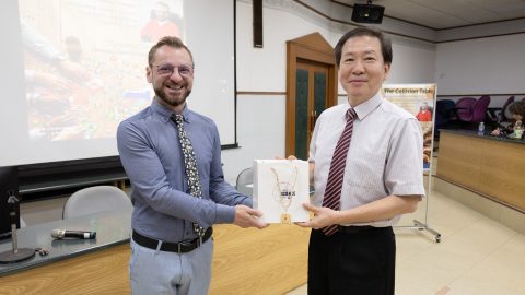 2026/04/20 理學院邀請羅馬尼亞學者辦理「The Collision Table」跨文化交流工作坊